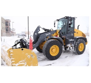Deere 344L Versátil con Sistema de Elevación Paralela y Paquete de Iluminación LED de Lujo para Operación Nocturna - Product Image 1
