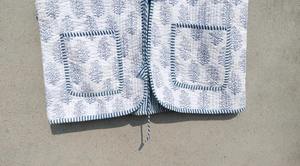 เสื้อคลุมสไตล์โบฮีเมียนแบบยูนิเซ็กซ์ แขนกุด ผ้าฝ้ายทอ เป็นมิตรกับสิ่งแวดล้อม ระบายอากาศได้ดี แบบสองด้าน ลายวินเทจ ปิดด้วยเชือกผูก - Product Image 3