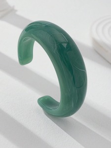 Bracelet en résine de haute qualité, design personnalisé, accessoires élégants pour les amateurs de mode et l'usage quotidien, disponible à la vente - Product Image 5