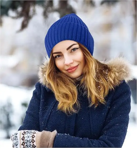 Bonnet doublé en satin de soie épais à revers de luxe de haute qualité Bonnet blanc personnalisé Bonnet d'hiver souple Bonnet tricoté avec doublure en satin - Product Image 5