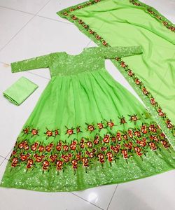 Attrayant papillon Net Broderie Travail Lehenga Choli avec Dupatta Vêtements de Mariage Prix de Gros Fabrication Vêtement Ethnique Ethnique - Product Image 5