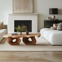Table basse élégante en bois pour le salon, placement central, rehaussant l'intérieur de la maison grâce à la beauté du bois naturel et au style intemporel.