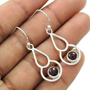 Boucles d'oreilles en argent sterling 925 faites à la main avec pierres précieuses en grenat naturel au design unique Bijoux de bohème pour femmes Vente en gros en vrac - Product Image 2