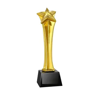 スポーツイベントのためのカスタマイズされたロゴレジントロフィー賞を備えたプレミアム品質のゴールデンカラーメタルアワードトロフィー