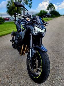 Motocicleta Kawasaki Z900 usada de 2024 a bajo precio en venta - Product Image 3