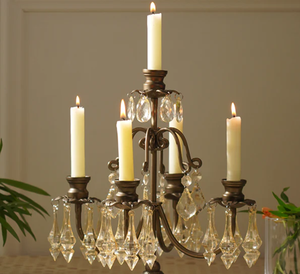 Candelabro clásico de metal negro mate, de 5 brazos, estilo gótico, elegante centro de mesa, disponible a precios de mayoreo. - Product Image 1