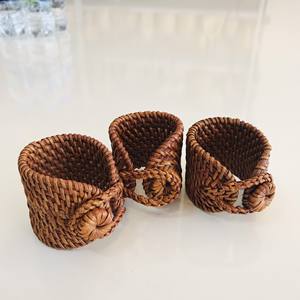 Accessoires de cuisine, anneau de serviette de Table de mariage tissé en rotin naturel personnalisé de luxe - Product Image 1