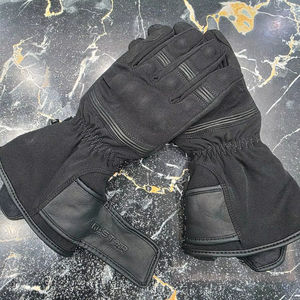Heavy Duty Customized Leather Motorbike <b>Gloves</b> with <b>Touchscreen</b> for Sports and Outdoor Use - Product Image 1
