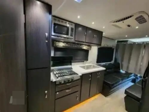 VÉHICULE DE LOISIR D'Occasion DYNAMAX RV RE-V 24TL Modèle 2016 Haute Performance Disponible à la Vente - Product Image 4