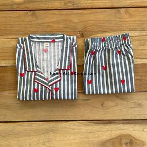 Nouveauté Ensemble de nuit en coton pour enfants Ensemble de pyjama en coton imprimé indien magnifique Ensemble de vêtements de nuit 100% coton - Product Image 6