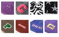 Bonnet d'hiver personnalisé en tricot côtelé avec patch en cuir, revers plié, logo en relief, unisexe, chaud, vente en gros OEM, motif dessin animé, voyage