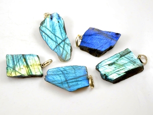 Colgante de Labradorita Azul Natural, Cortes Octagonal/Marquesa/Triangular, 42 mm x 35 Cts, Efecto Fuego, Pulido, Plateado, con un Solo Argolla - Product Image 3