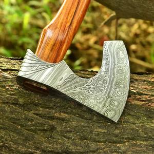 Hacha de Estilo Vikingo Forjada a Mano en Acero de Damasco con Mango de Madera y Funda de Cuero, Hacha Personalizada para Trabajos de Madera OEM - Product Image 4