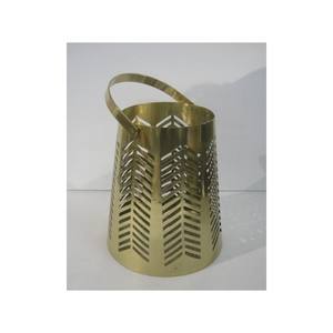 Vente chaude de lanterne en métal poli doré avec un design élégant caractéristiques cadre en métal et panneaux de verre pour l'utilisation de bougies - Product Image 5