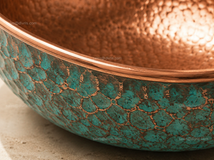 Évier en cuivre martelé fait main DIVRIS, design rustique, patine turquoise, extérieur poli, intérieur poli, DRC-2023 - Product Image 4