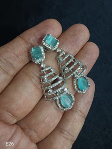 Pendiente indio de diseño exclusivo ligero con diamante americano para mujer, para fiesta, fiesta de moda para mujer - Product Image 3