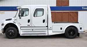 Ordenado 2026 F r e i g H T L i n e r M2 + 106 Sport-chasis LH5 Luxury Crew Cab H a u l e r - Product Image 3