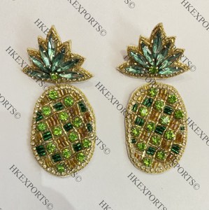 Pendientes colgantes de declaración Boho Chic de primera calidad, hechos a mano, con cuentas de piña, joyería de estilo de moda inspirada en frutas tropicales - Product Image 1