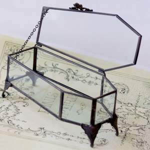 Boîte à bijoux faite à la main exquise avec solution de stockage élégante en laiton et en verre pour boîte à bijoux - Product Image 4