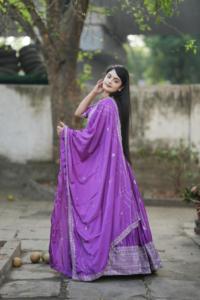 Vêtements de mariage Chinon avec Zari et broderie de fil Lehenga Choli Fabricant et fournisseur de Surat - Product Image 2