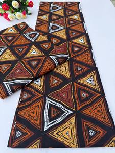 Tissu de cravate imprimé à la cire de polyester de qualité supérieure pour la production de vêtements, personnalisé avec impression de logo et options d'approvisionnement en vrac Bukavu - Product Image 3