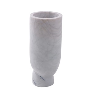 Vase blanc rond à double poignée latérale pour un décor élégant avec un long affichage d'événement parfait pour les mariages et le style de la maison - Product Image 1
