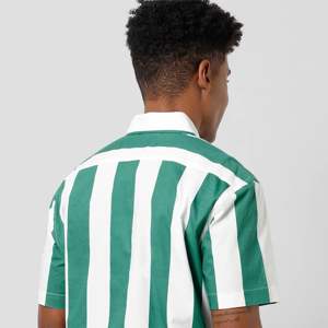 Camisa de playa informal de manga corta para hombre, de fácil cuidado material ligero, ideal para vacaciones y uso diario, amplia gama de colores - Product Image 6