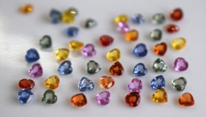 Coeur en saphir multicolore chauffé naturel seulement 5mm Qualité AAA à facettes normales-Coeur en saphir multicolore en vrac à facettes - Product Image 3