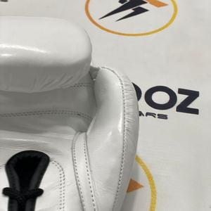 Guantes de Boxeo Fairtex Glory Blancos de Alta Calidad, de Cuero Genuino con Cordones, para Entrenamiento Profesional de Kickboxing, Transpirables - Product Image 4