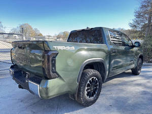 Toyota Tundra SR5 2023 en parfait état - Product Image 4