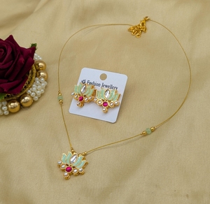 Conjunto de collar y pendientes indios de moda de calidad superior de flor de loto elegante joyería tradicional de moda para mujeres y niñas - Product Image 1