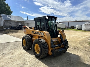 Mustang รถตักขนาดเล็ก4000V เครื่องจักรมือสองพร้อมส่งครึ่งราคาโรงงาน - Product Image 4
