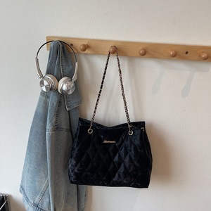 กระเป๋าสะพายไหล่เดี่ยวลายตารางเพชร ดีไซน์สีพื้นเรียบหรู ทันสมัย คุณภาพสูง ใช้งานได้หลากหลาย เหมาะสำหรับทุกวัน - Product Image 4