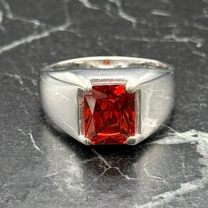 Anillo de Granate Moderno para Hombre, Corte Cuadrado, Zirconia Roja, Plata de Ley, Anillo de Sello, Regalo Elegante para Él - Product Image 2