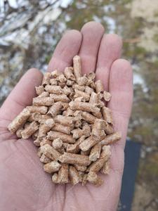 Pellets de madera de haya de calidad superior de 6mm-8mm de diámetro EN Plus A1 Pellets de madera de pino en bolsas de plástico de 15kg para calefacción del hogar - Product Image 5