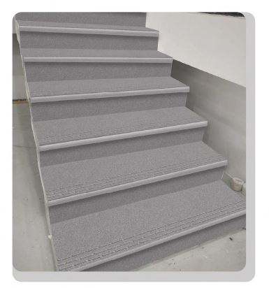 สีเทาเข้ม