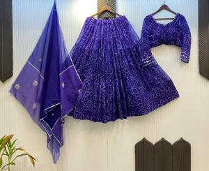 Lehenga Choli de style designer de luxe imprimé avec des travaux de miroir lourds, idéal pour les mariages, les fiançailles, les festivals, les tenues de soirée pour femmes - Product Image 6