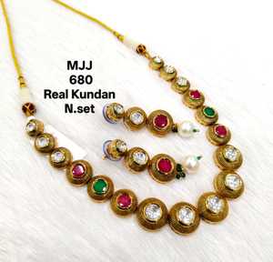 Charmant collier ethnique Kundan pour les mariées avec des designs personnalisés à la mode parfait pour les boutiques de bijoux haut de gamme - Product Image 1