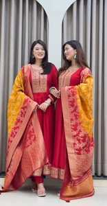 Nouvelle collection de robes de soirée pour femmes Anarkali Gown Pant Dupatta Set avec col brodé au prix de gros - Product Image 2