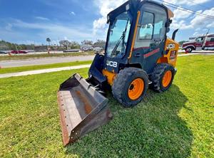 Chargeuse sur pneus compacte JCB 300 2020, chargeuse frontale, 9288 lb, 604 heures, moteur haute efficacité 74 CV, boîte de vitesses PLC - Product Image 4