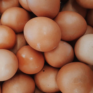 Huevos de Gallina Frescos de Granja 100% Puros, Altos en Proteínas, Cáscara Marrón y Blanca, Grado Alimenticio - Product Image 4