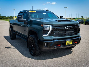 Clean 2025 C H e V R o L E T Plata ado 3500HD LTZ Crew Cab 4WD - Product Image 3