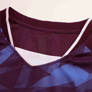 Tenue de sport courte, légère et respirante, sur mesure, pour uniforme de football adulte, conçue pour le confort, la vitesse et la performance professionnelle - Product Image 3