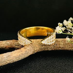 แหวนแต่งงานทองคำแท้ 14K ประดับเพชรธรรมชาติแบบฝังเพชรเต็มวง สไตล์คริสเตียนสุดหรู - Product Image 2