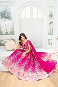 Ensemble Lehenga Choli Réversible Moderne pour Tenues de Fête, avec Dupatta en Chiffon et Broderies de Sequins – Nouvelle Collection pour Mariages et Diwali - Product Image 5