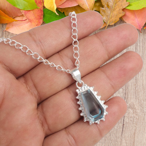 Colgantes de latón clásicos hechos a mano con topacio azul cielo tallado en ataúd y engaste de bisel, para joyería de diseño unisex - Product Image 5