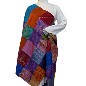 Écharpes imprimées de fabrication indienne Roopantaran, design élégant, fabriquées à la main, en coton Kantha de haute qualité, écharpes en soie réversibles, en solde - Product Image 1