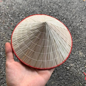 Sombrero de hoja de palma hecho a mano | Sombrero cónico cultural de Vietnam - Product Image 1