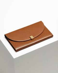 Portefeuille en cuir propre et élégant adapté aux hommes à la recherche d'un design minimal avec une capacité de stockage de cartes maximale - Product Image 5