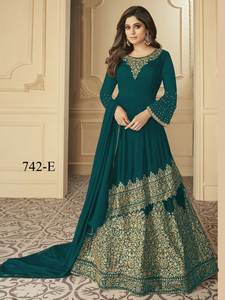 Magnífico Top Lahenga Salwar de Fiesta, Inspirado en Shamita Shetty, de Manga 3/4, con Patrón de Bordado en Falsa Georgette - Product Image 3